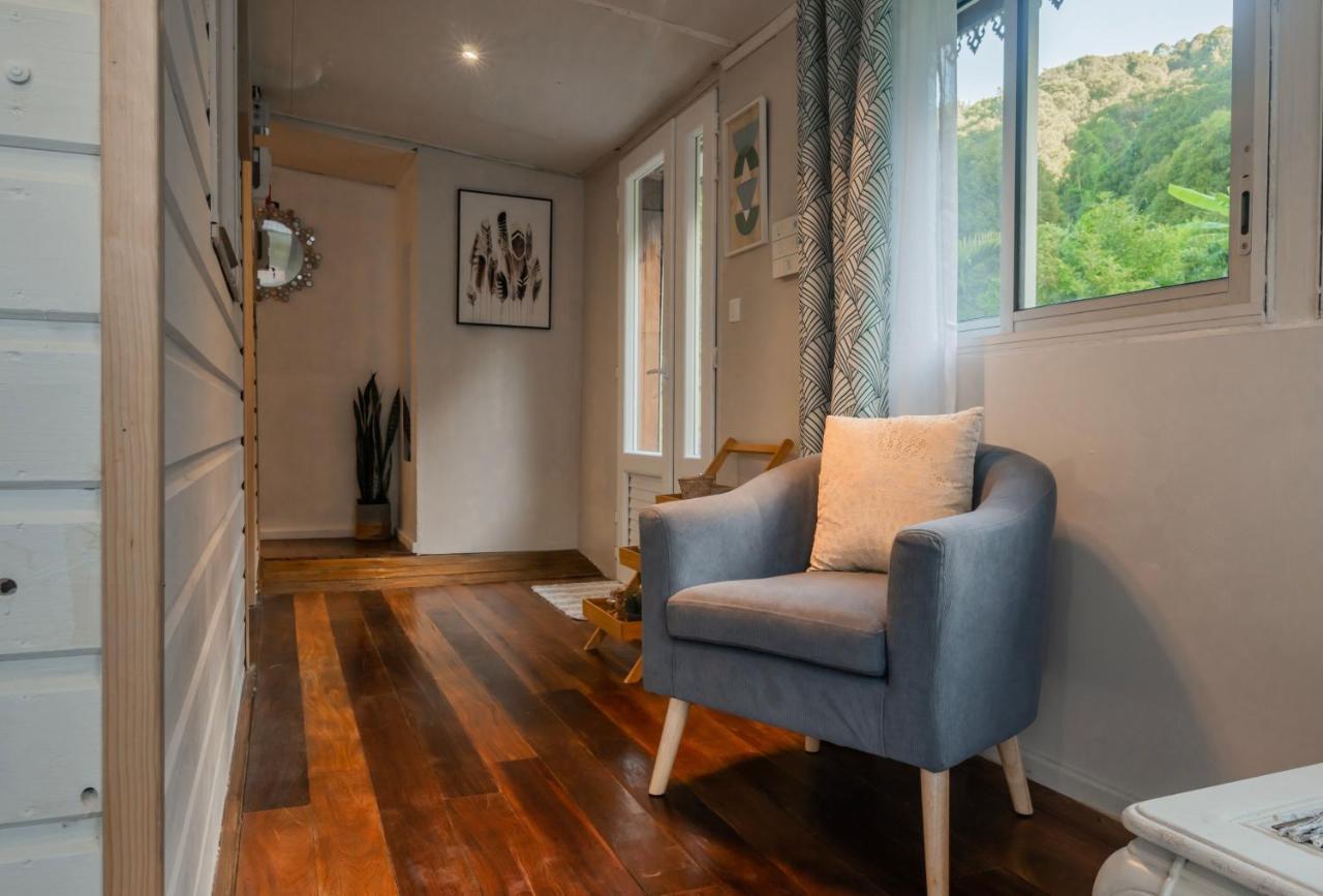 Sur La Route Du Voile Meuble Hibiscus Apartman Salazie Kültér fotó