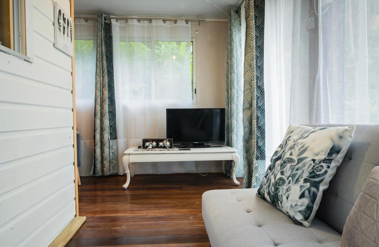 Sur La Route Du Voile Meuble Hibiscus Apartman Salazie Kültér fotó
